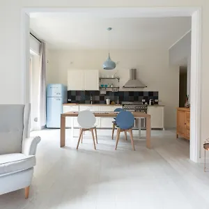 Porta Volta Bright And Roomy Flat Milan